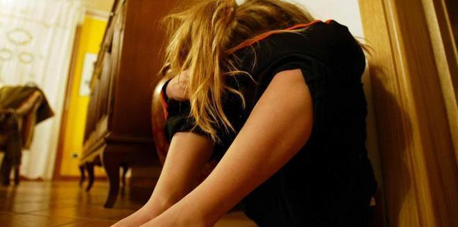 Picchia l’ex moglie e minaccia di darle fuoco 