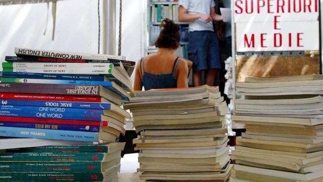 Prato, libri di testo: che salasso e al ginnasio la spesa è record