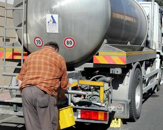 Rubinetti a secco per un guasto: a Gambassi arriva l’autobotte 