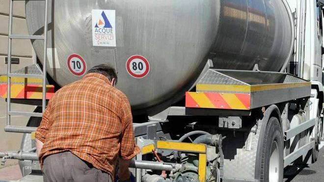 Rubinetti a secco per un guasto: a Gambassi arriva l’autobotte