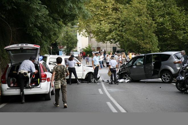 Muore nello scontro frontale tra due automobili 