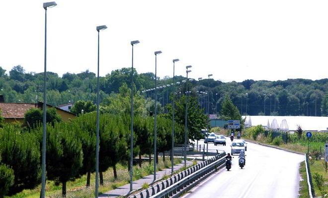 Cavalcavia al buio, i ladri colpiscono indisturbati 