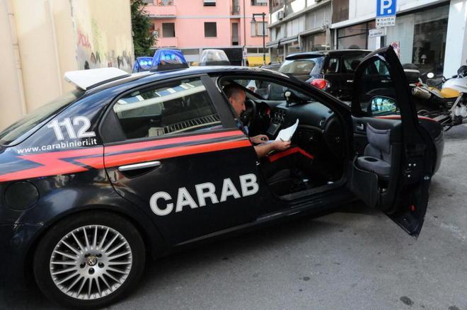Ispezione dei carabinieri in un “lunch bar”: trovato un dipendente al nero 