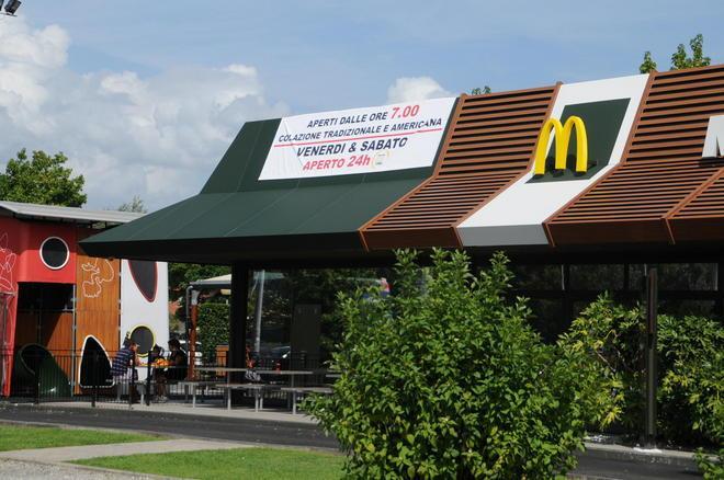 Mc Donald’s aperto ventiquattro ore al giorno dall’estate fino ai Comics 