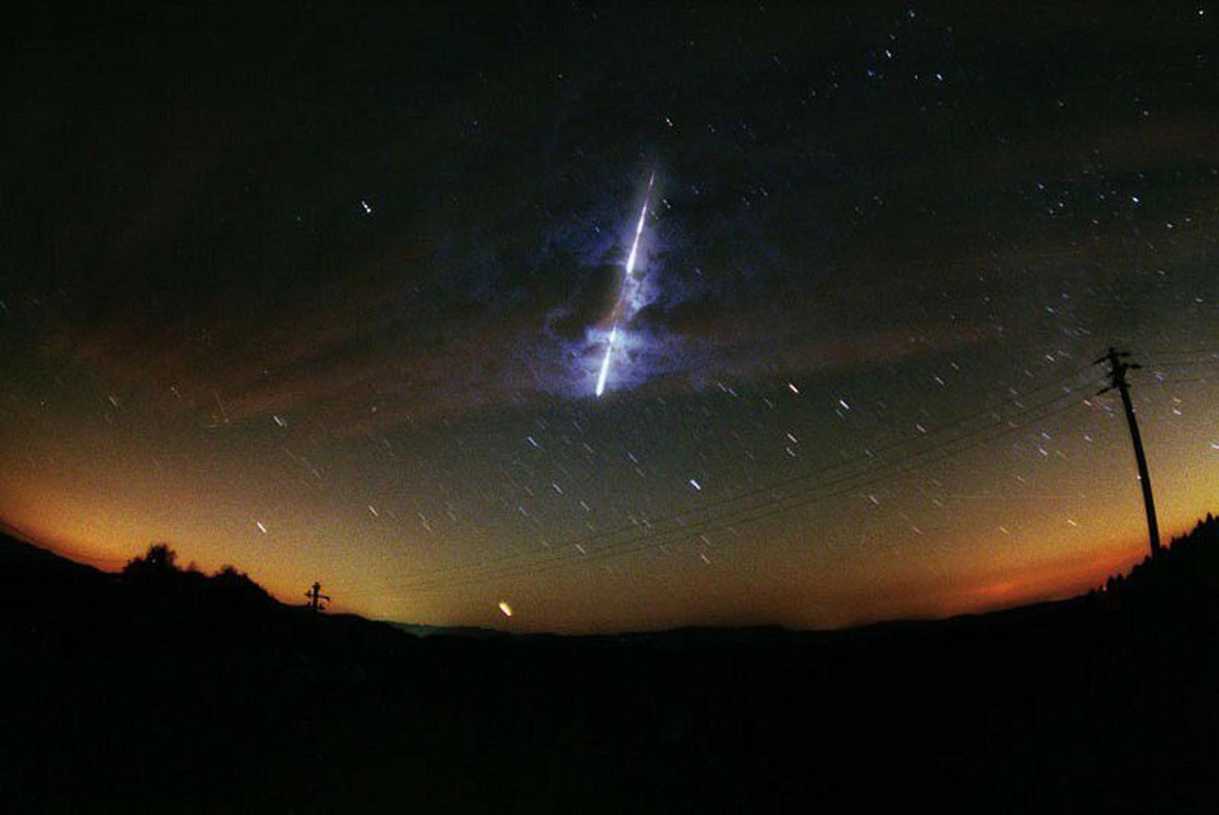 Bolide incandescente squarcia il cielo dell’Amiata 