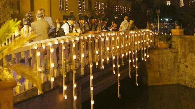 Notte rischiarata da 5mila lumini