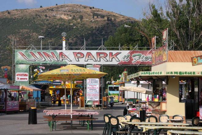 Parcheggiatore abusivo deruba una donna al luna park 