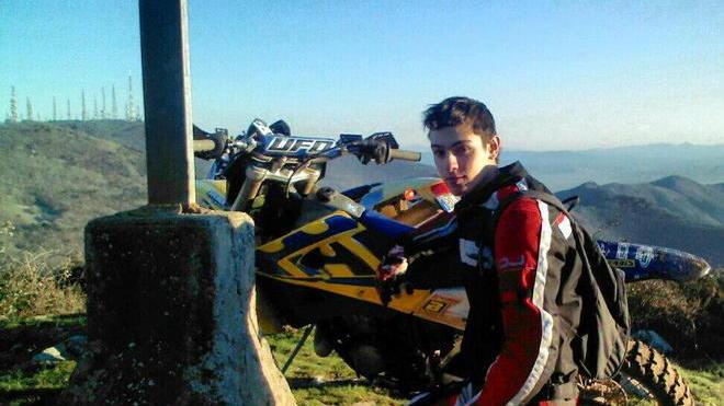 Ragazzo morto con la moto, fissata l'autopsia