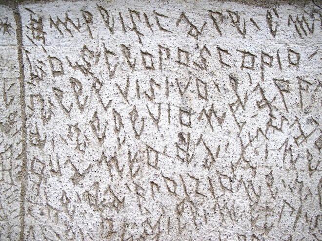 Si chiedono aiuti per il recupero dei graffiti all’ex manicomio 