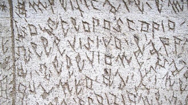 Si chiedono aiuti per il recupero dei graffiti all’ex manicomio
