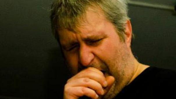 Muore dopo la caduta cantante ex dirigente di azienda