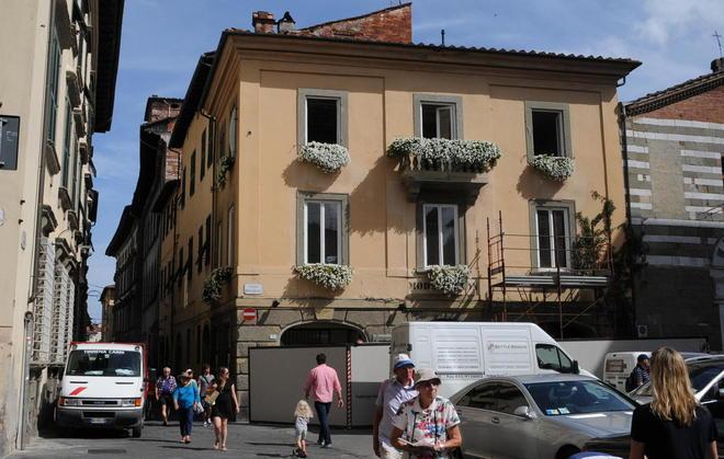 Il designer di Prada restaura Mode Mignon 