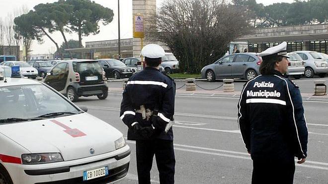Scontro frontale, tre feriti
