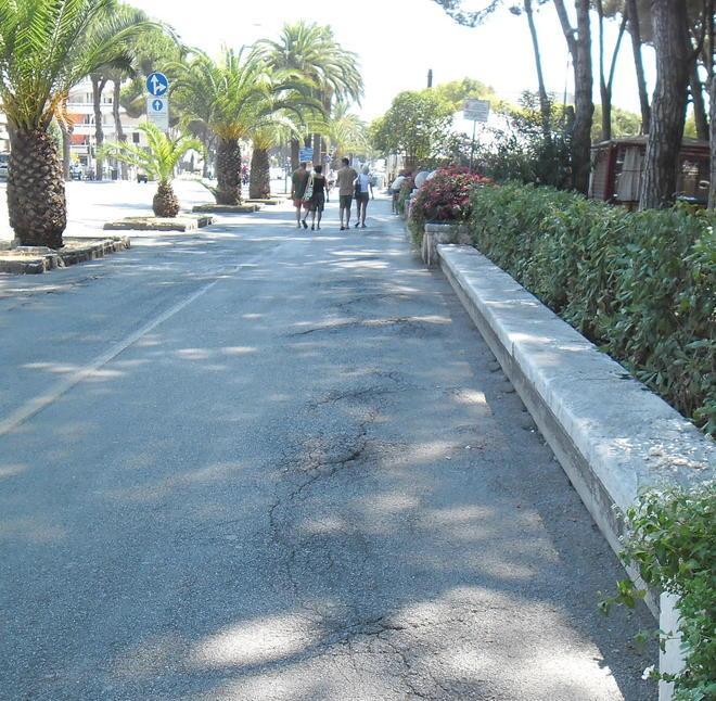 «Non è una pista ciclabile ma un percorso di guerra»