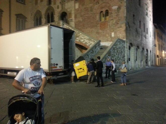 Mostra di Palazzo Pretorio a Prato, arriva col tir il “San Giorgio e il Drago” 