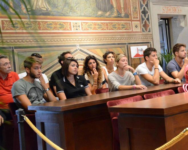 Locale chiuso per troppo rumore, i dipendenti irrompono in Comune 