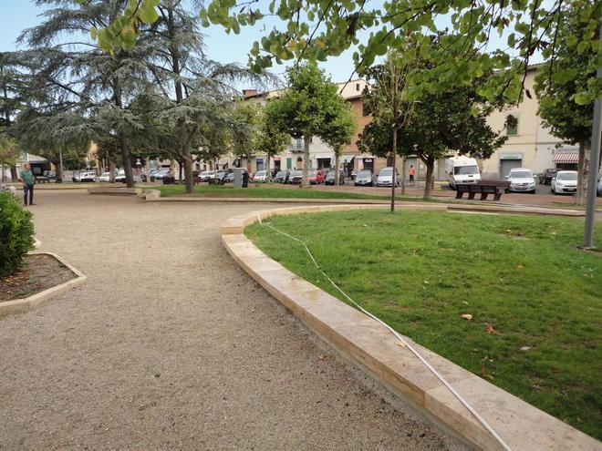 Atti vandalici in piazza Gramsci 