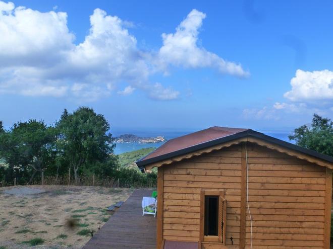Abuso edilizio vista mare: tre indagati 