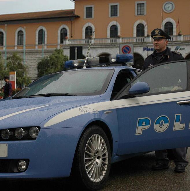 Sferra una coltellata a un senegalese durante la lite