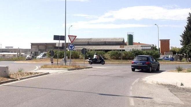 Cade dalla moto e muore a 17 anni
