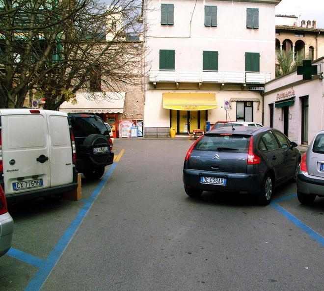Sindaco multato 5 volte perché non paga la sosta 