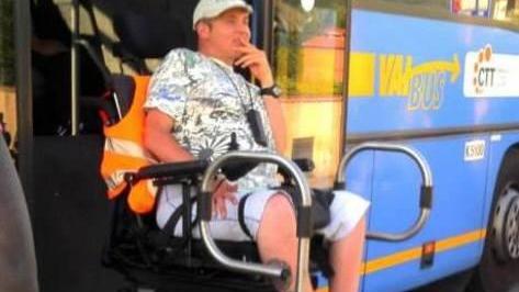 La lotta di Paolo per avere il diritto di viaggiare sul bus