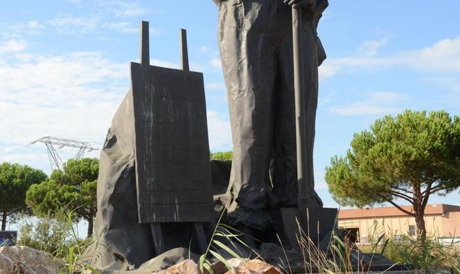 Nuovo assalto al monumento al Badilante