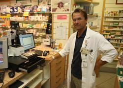 Rapina in farmacia e poi la fuga in moto 