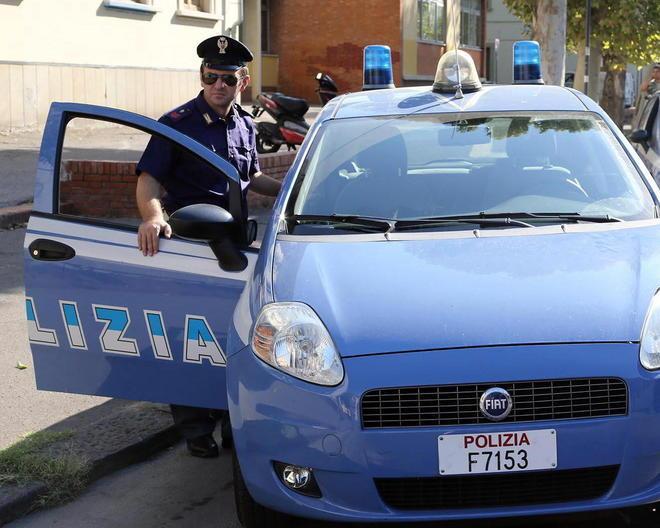 Proponeva cene sexy su Facebook, ma gli incontri si trasformavano in rapine 