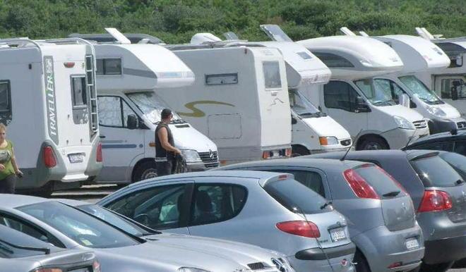 Torna camper selvaggio «D’estate non c’è pace» 