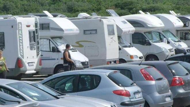 Torna camper selvaggio «D’estate non c’è pace»