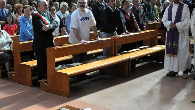 Modena - Don Angelo, folla commossa per l’addio alla Sacra Famiglia - FOTO - VIDEO