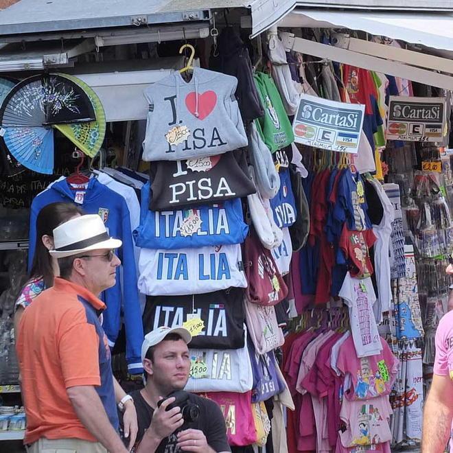 «Decidiamo come spostare i banchi di piazza Duomo»