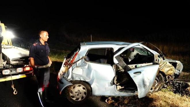Si schianta sull’A12, muore a 49 anni