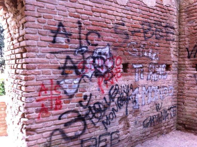Toni sfida i vandali: via le scritte dal Parco 