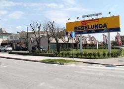 Punto vendita di 2.500 mq e 400 posti auto