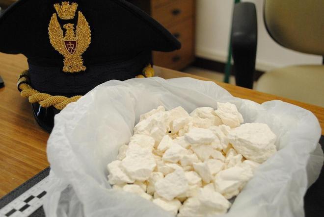 Spacciatore di cocaina arrestato dalla polizia e condannato 