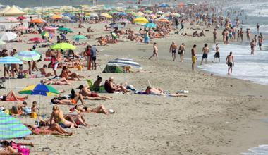 300 ombrelloni abusivi, maxi sequestro a Marina di Castagneto 