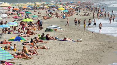 300 ombrelloni abusivi, maxi sequestro a Marina di Castagneto