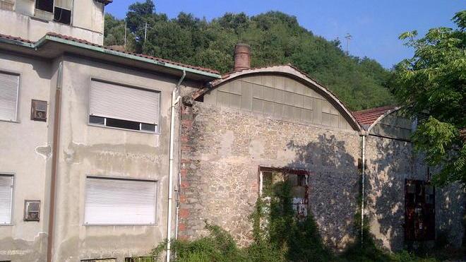Una cartiera cadente è il biglietto da visita per chi viene a Collodi