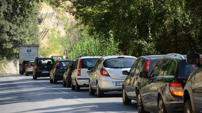 Un muro sulla collina per bloccare la frana
