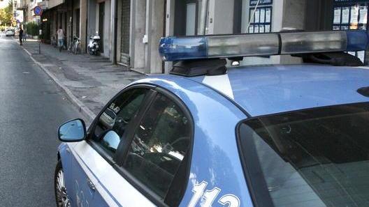 Armato di pistola rapina gioielliere