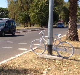 Ciclabile, guerra al parcheggio selvaggio 
