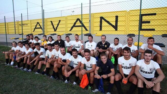 Avane canta Ricominciamo insieme a tutta la frazione