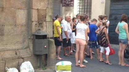 Rifiuti esposti fuori orario sette multe all’Anfiteatro