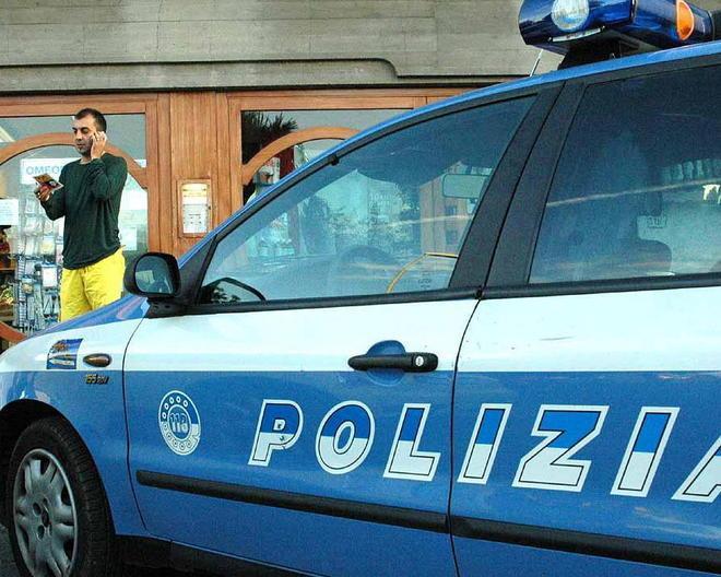 Per sedare una lite tra fratelli il poliziotto si rompe una mano 