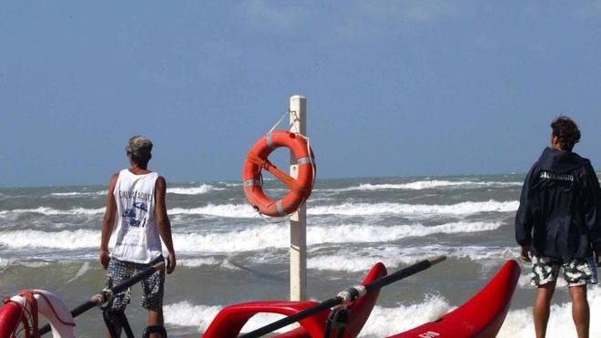 Stop alla sorveglianza da parte dei bagnini sulla spiaggia libera