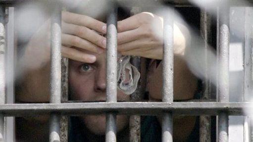 I carcerati imbiancano le scuole elementari