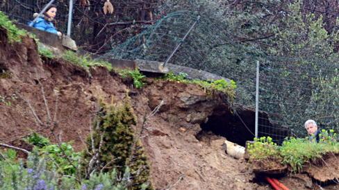 Quindici persone fuori casa da sei mesi per una frana