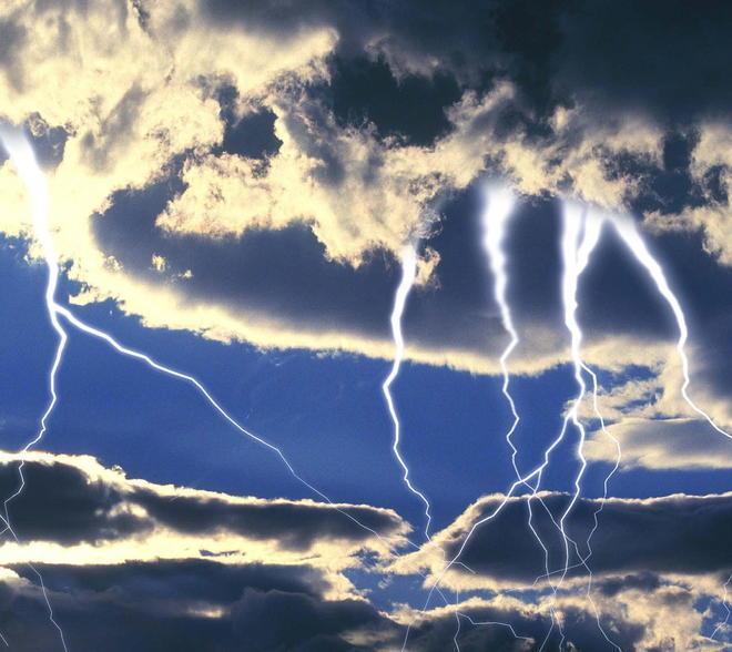 Tempeste di fulmini, danni e paura in Valle 